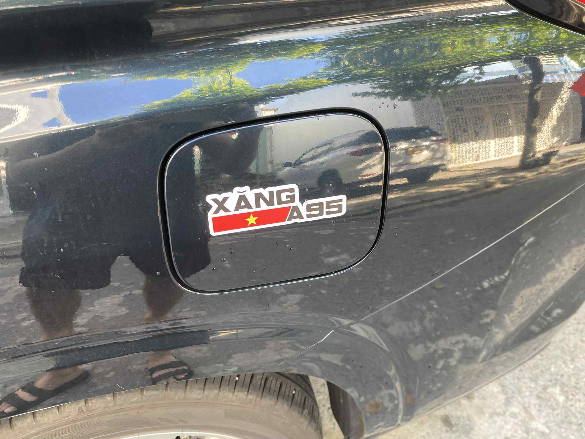 Sticker dán bình xăng A95 Innova Cross - Tránh đổ nhầm nhiên liệu